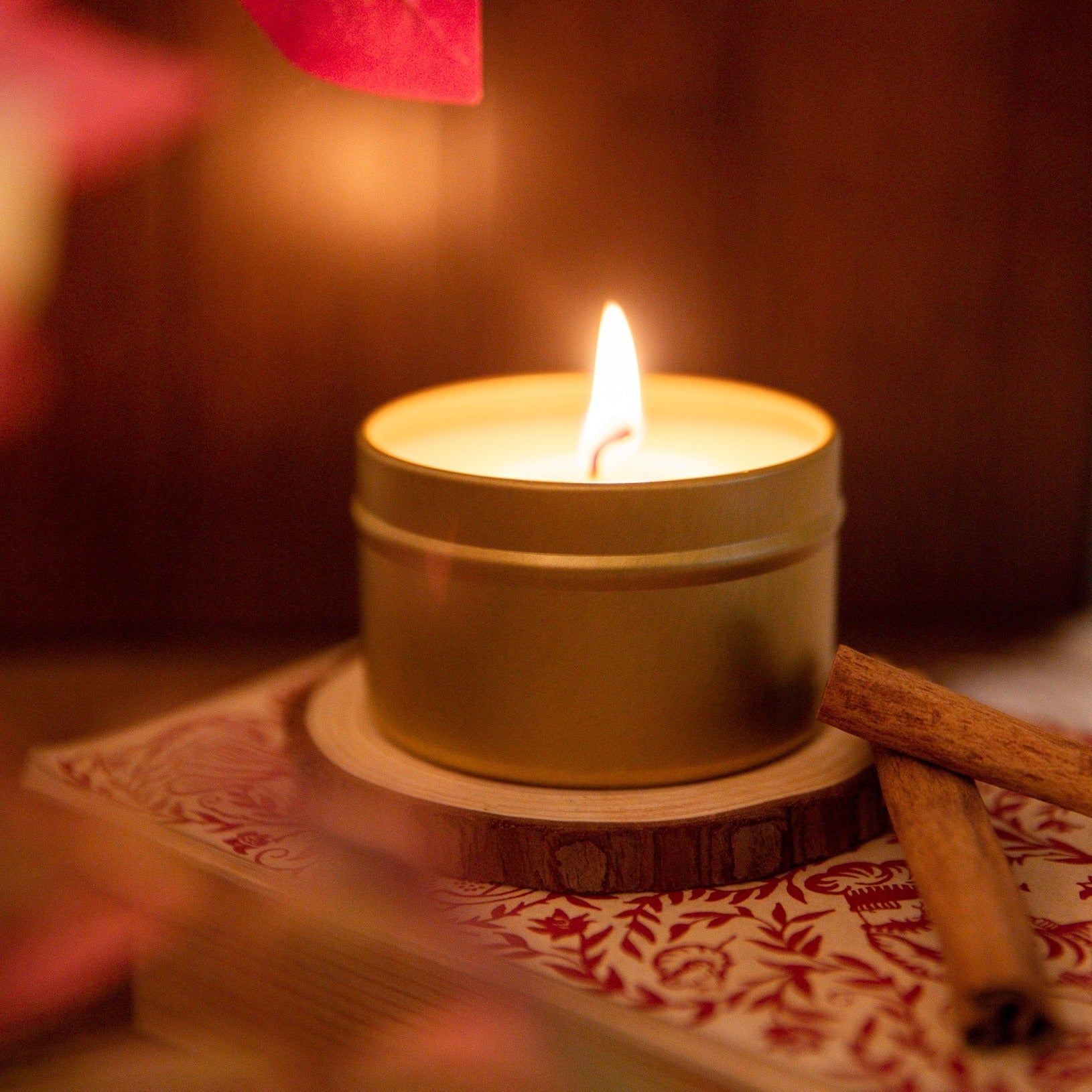 seasonal cabin retreat candle - Cedarwood, Grapefruit & Cinnamon - Bluepandahomedecor